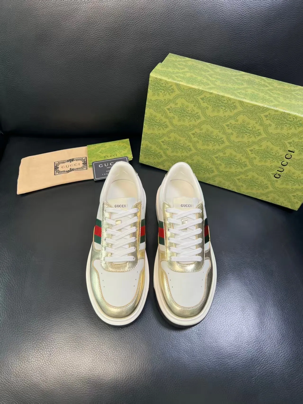 Factory price: 460💰. Gucci's new men's shoes GUCCI [Lightning] latest shoes are shipped. Original quality, fashionable, special materials, sheepskin lining, new packaging. The foot feels super comfortable and the workmanship is impeccable. Size: 38-44, customized 45